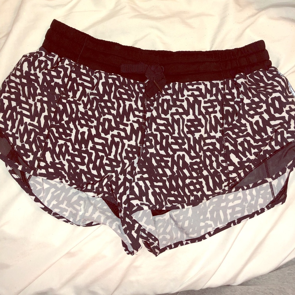 Lululemon hotty hot shorts 2.5 size 10